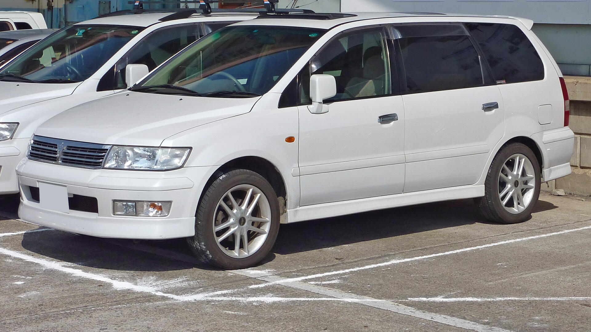Mitsubishi Chariot Grandis 23