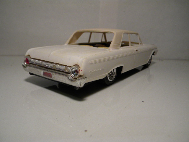 Ford Galaxie 2-dr Sedan