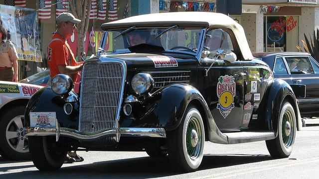 Ford Deluxe Roadster 3