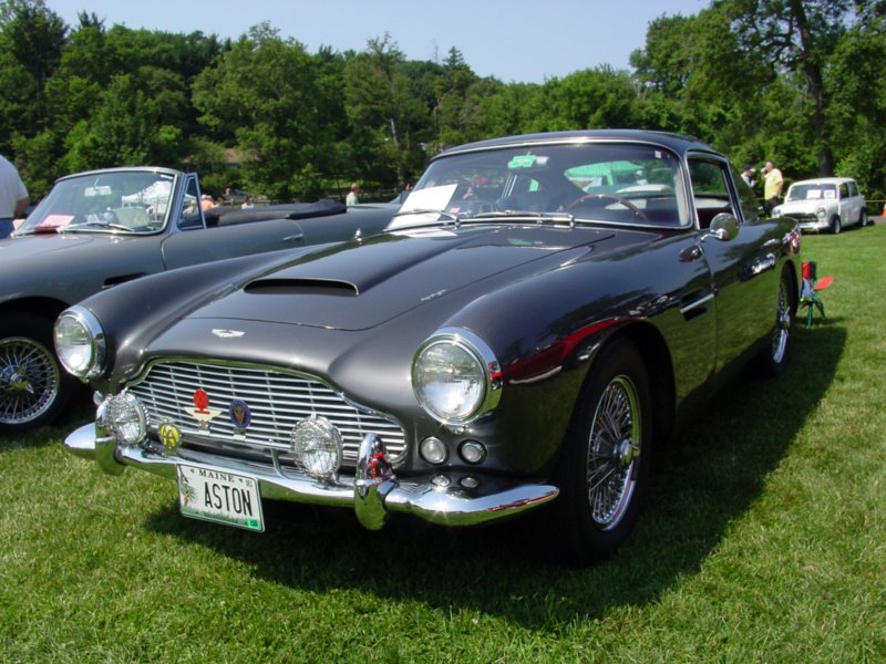 Aston Martin DB4