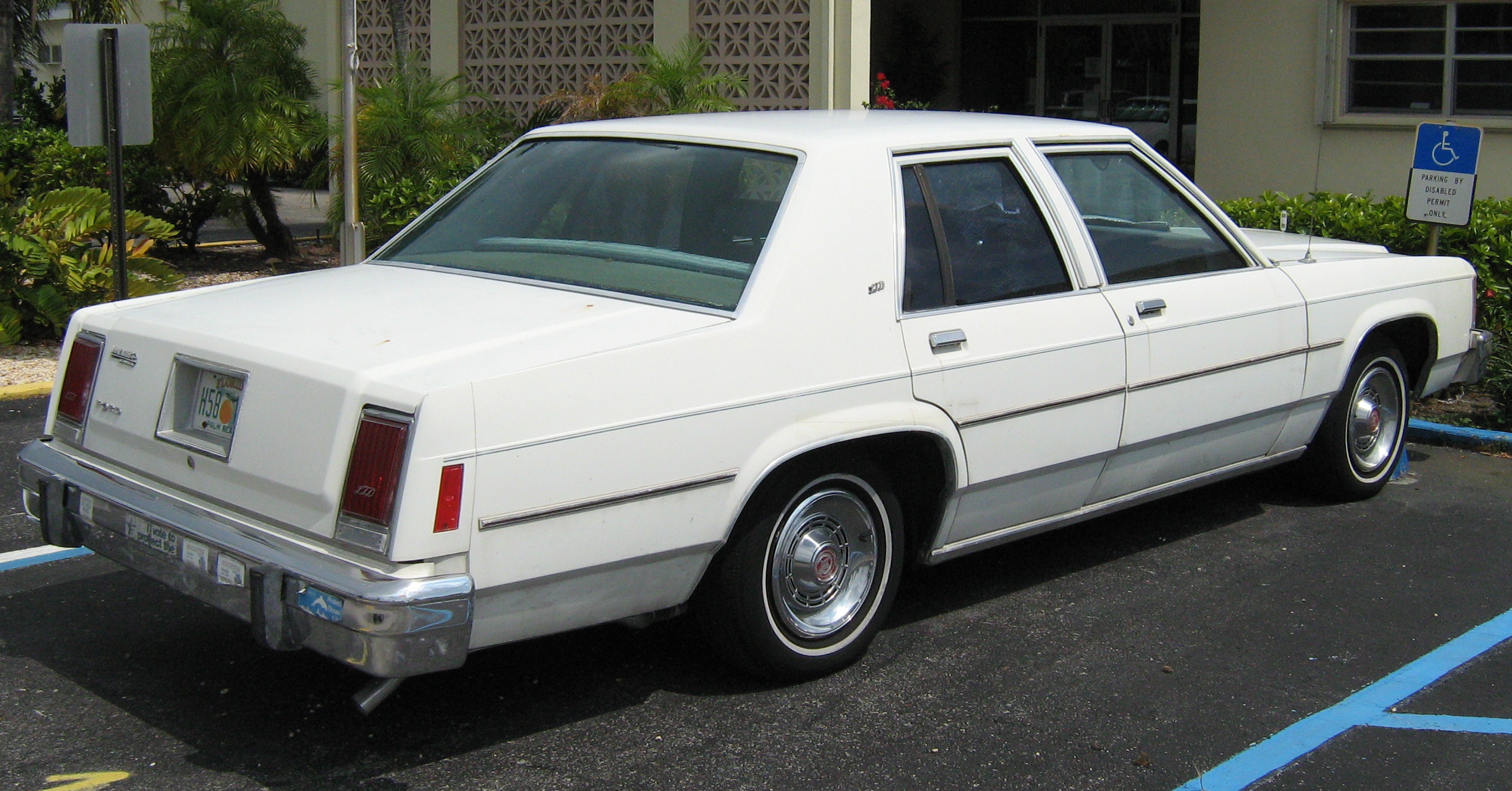 Ford LTD Sedan