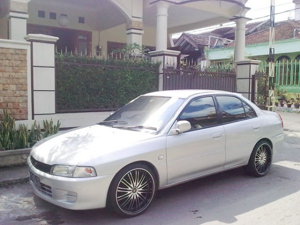 Mitsubishi Lancer SEi