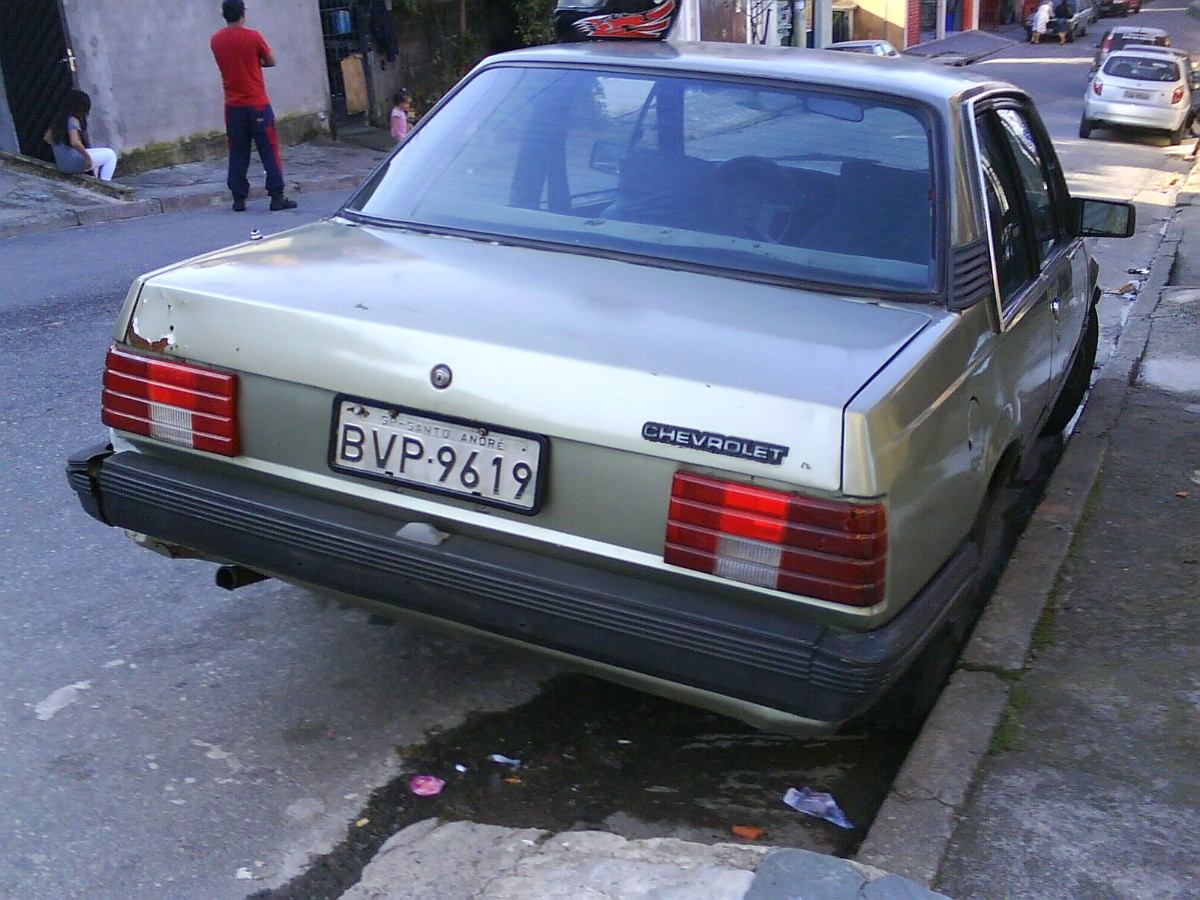 Chevrolet Monza 18