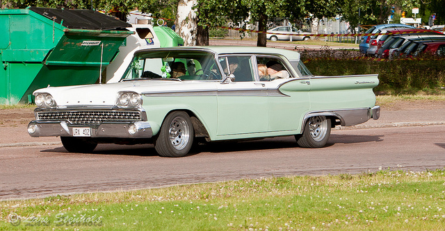 Ford Fairlane 500 4dr