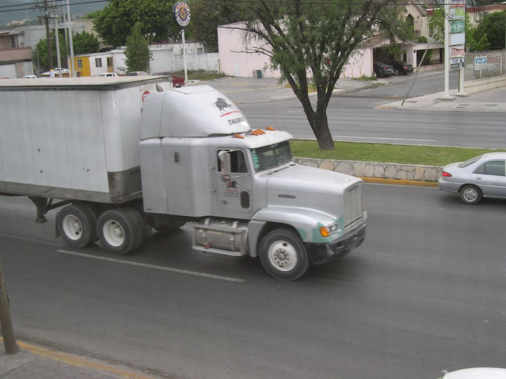 Freightliner FLT63