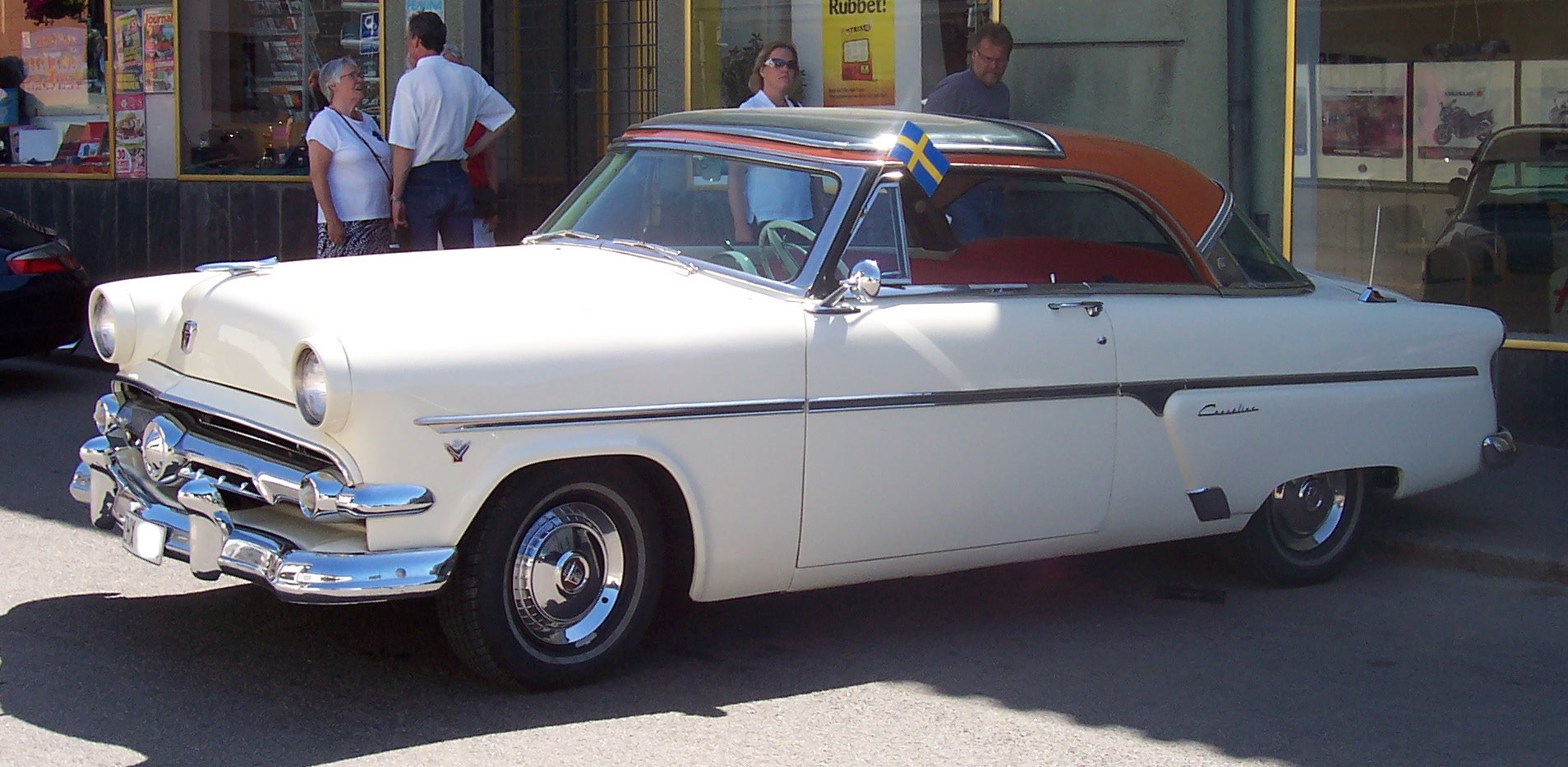 Ford Crestliner Skyliner