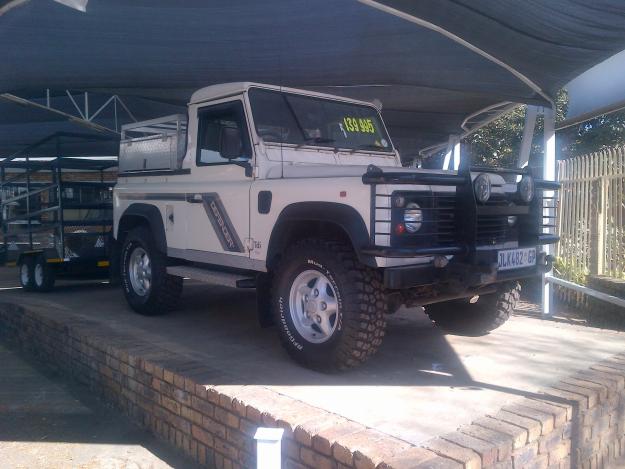 Land Rover Defender 90 25