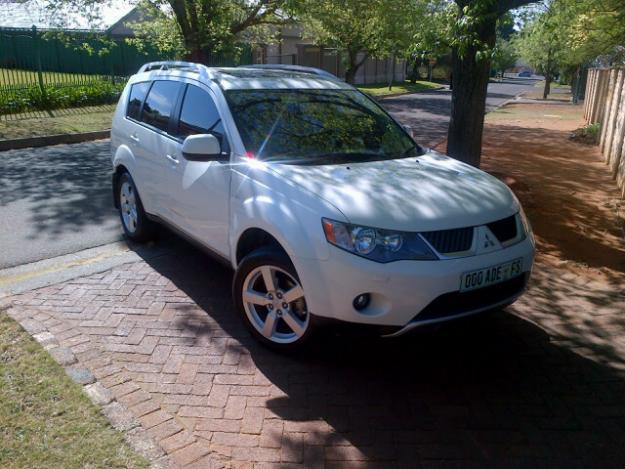 Mitsubishi Outlander GLS 24