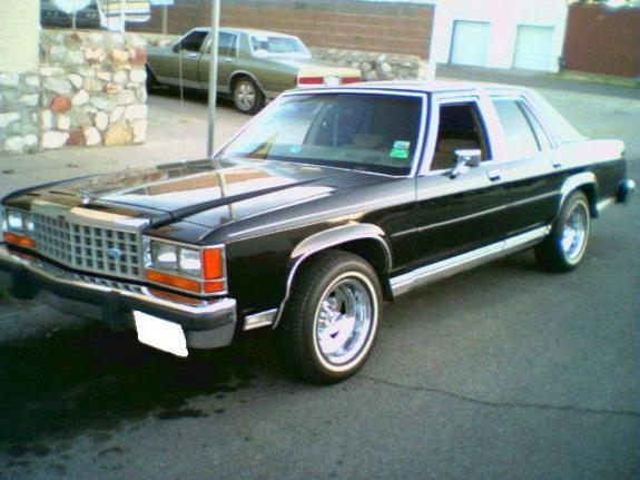 Ford LTD Crown Victoria LX