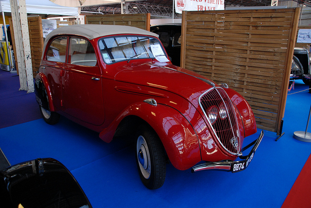 Peugeot 202 sedan