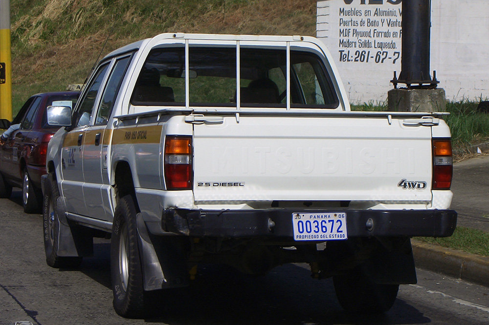 Mitsubishi L200 CRS Dakar Mid Cab