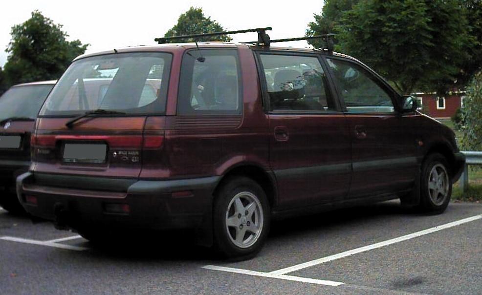 Mitsubishi Space Wagon GLX