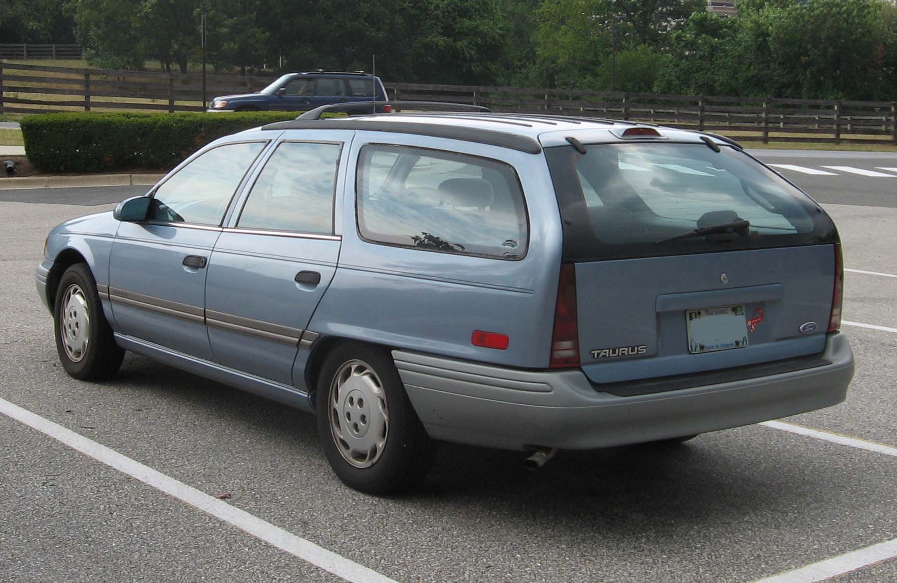 Ford Taurus GL Wagon