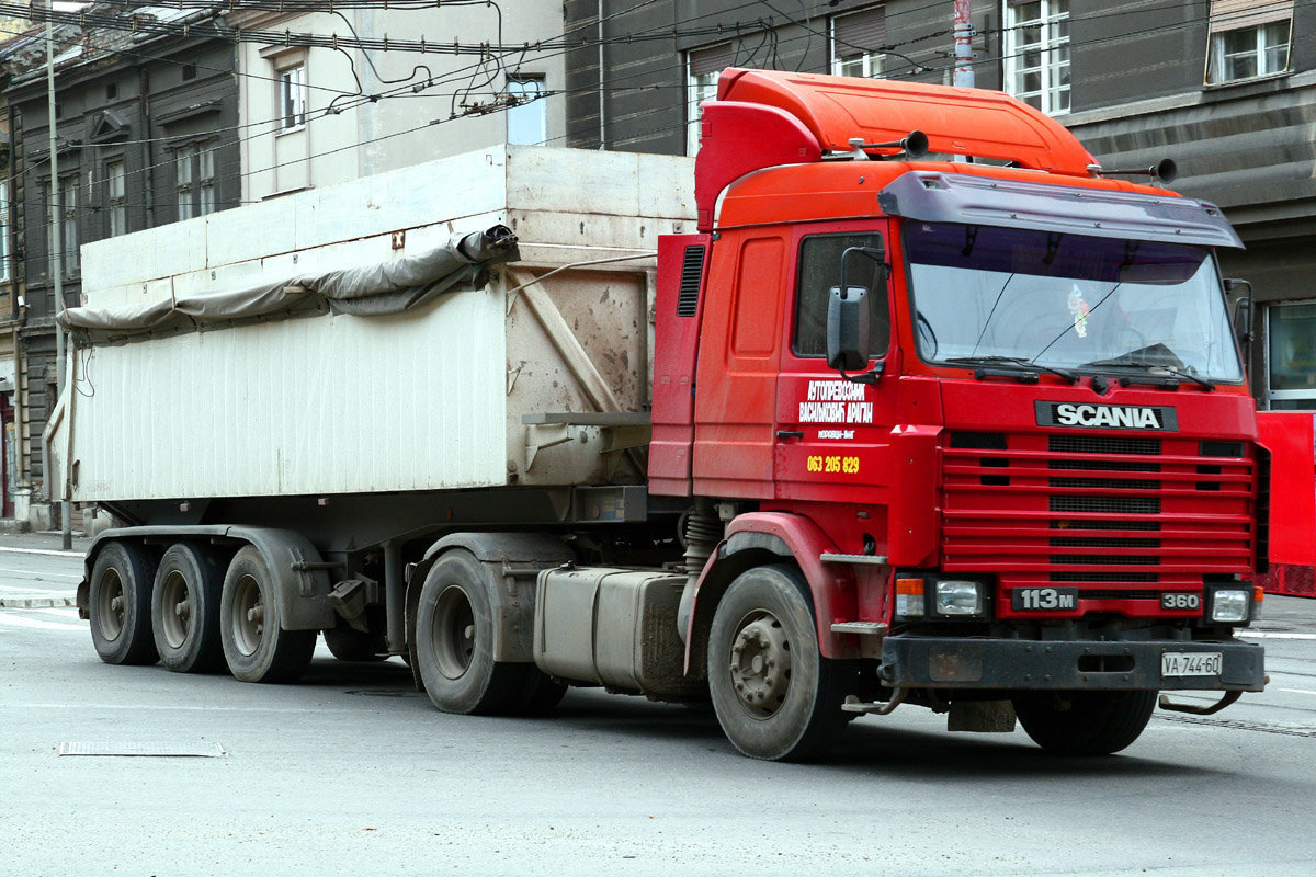 White Freightliner WFT63