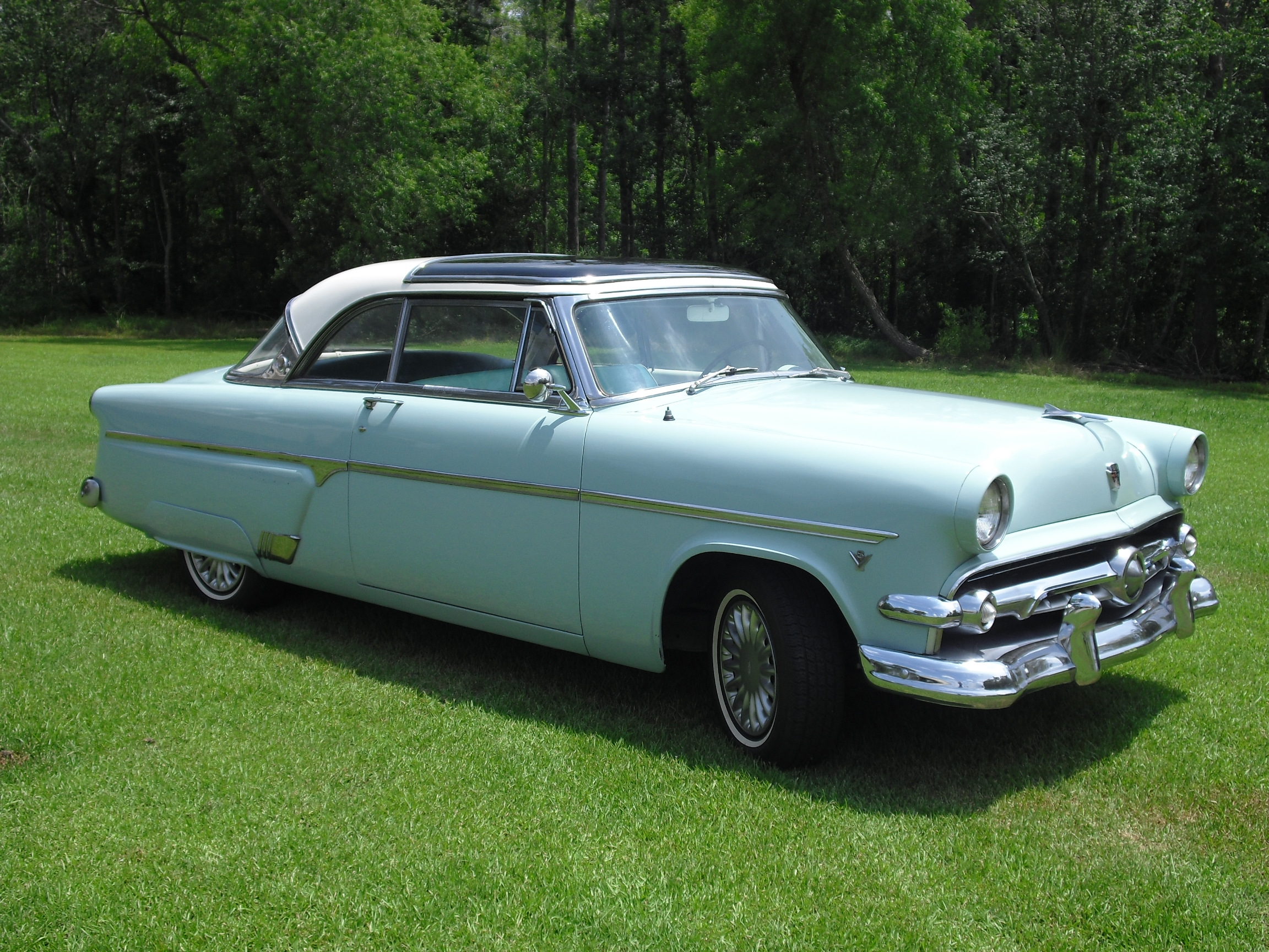 Ford Crestliner Skyliner