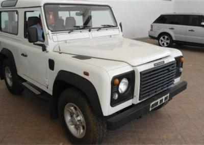 Land Rover Defender 90 25