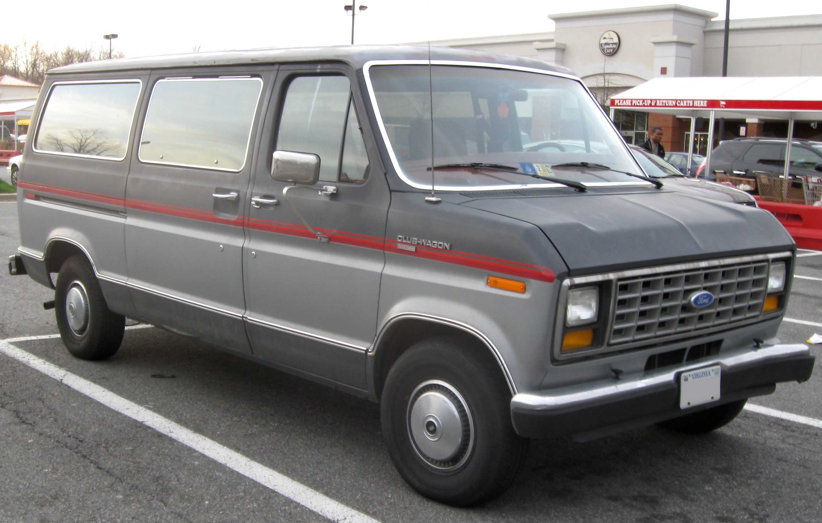 Ford Club Wagon XLT