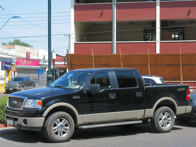 Ford F-150 Lariat Triton SuperCrew