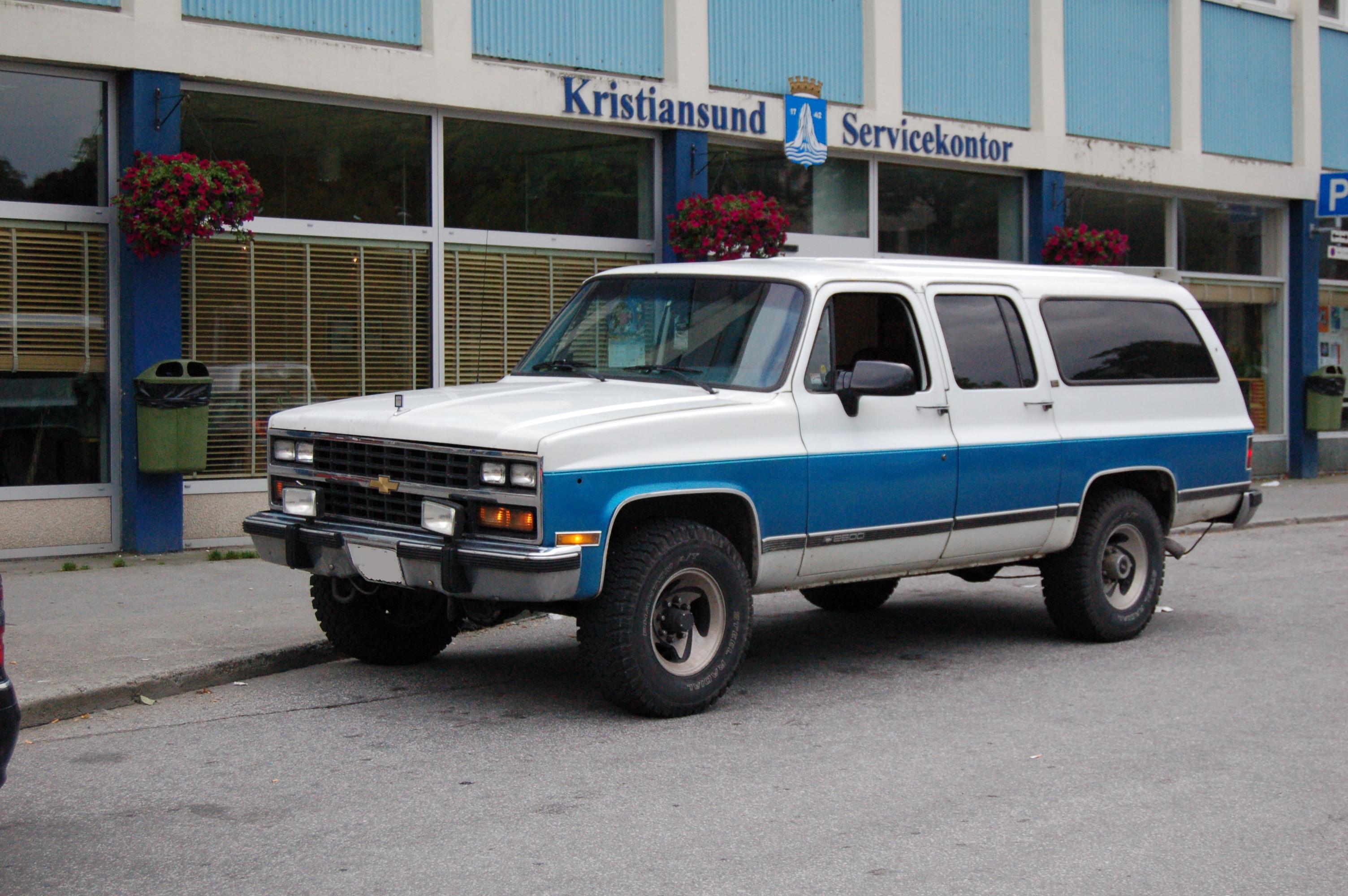 Chevrolet K20 Suburban