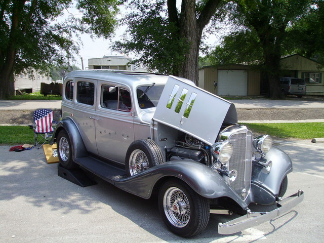 Chevrolet Master de Luxe sedan