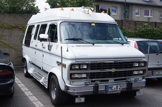 Chevrolet Vandura 10