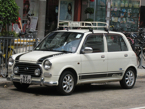 Daihatsu Mira Gina