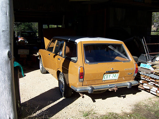 Datsun Bluebird 18 DX Traveller