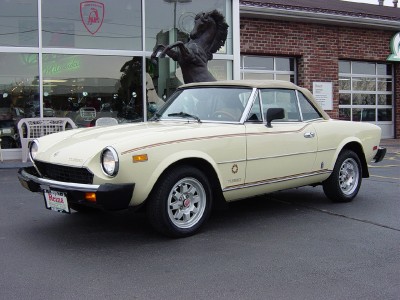 Fiat 124 Spider 2000 USA