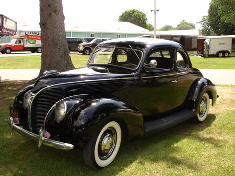 Ford 2-dr Coupe