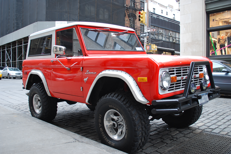 Ford Bronco 302