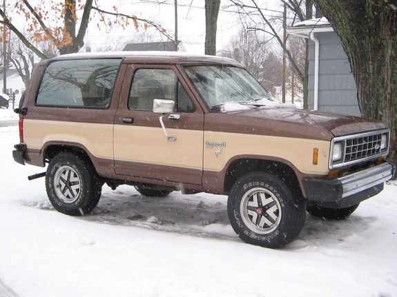 Ford Bronco II XLT 29