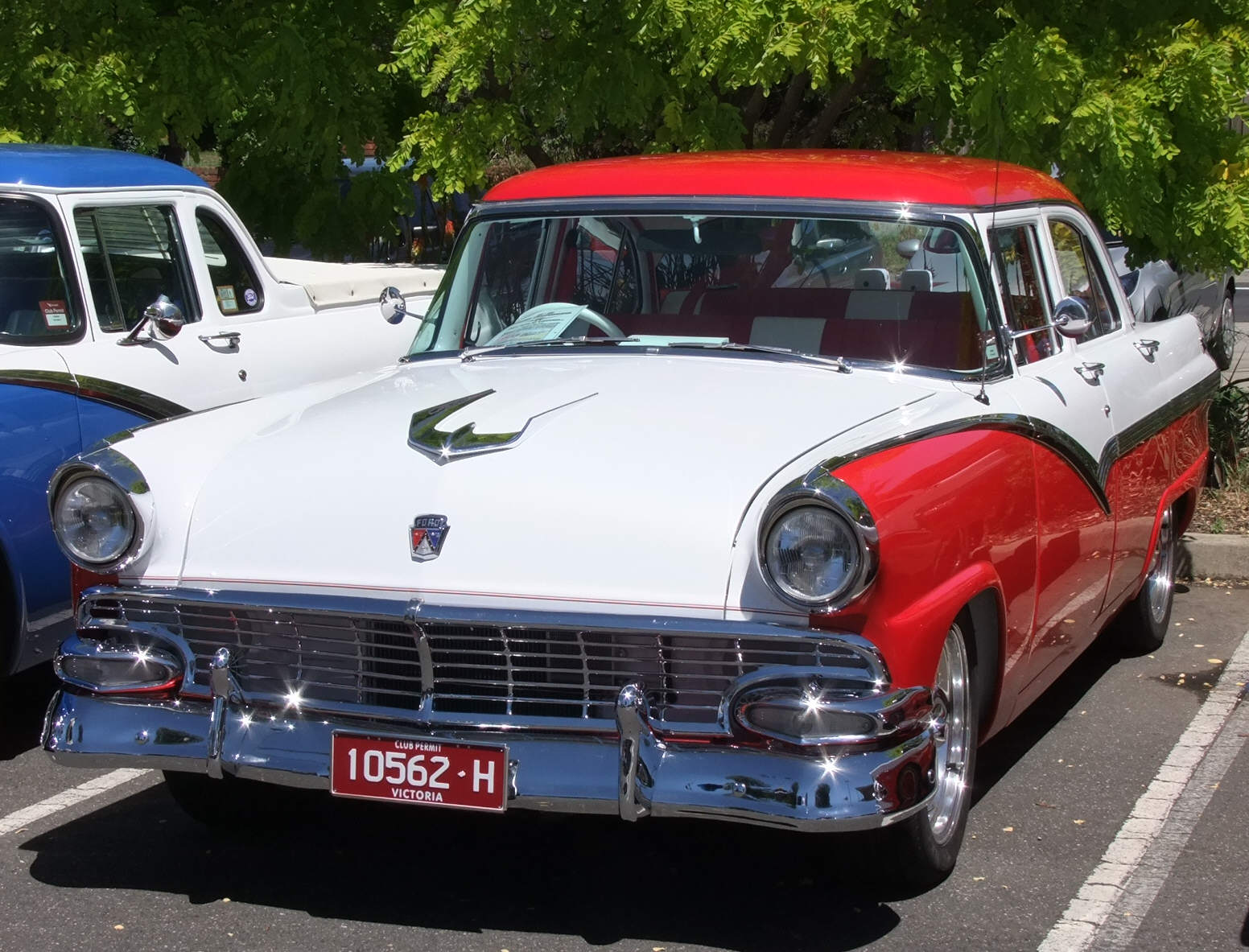 Ford Customline sedan