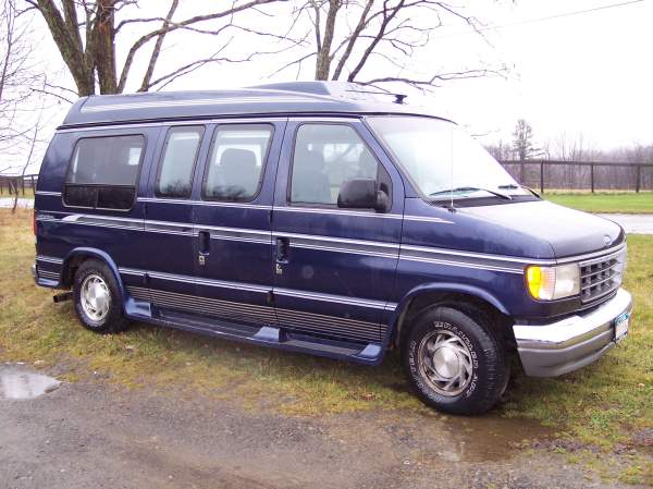 Ford Econoline 150 - Universial Conversion van