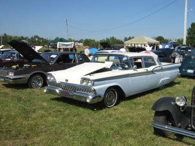 Ford Fairlane 4-Door Sedan