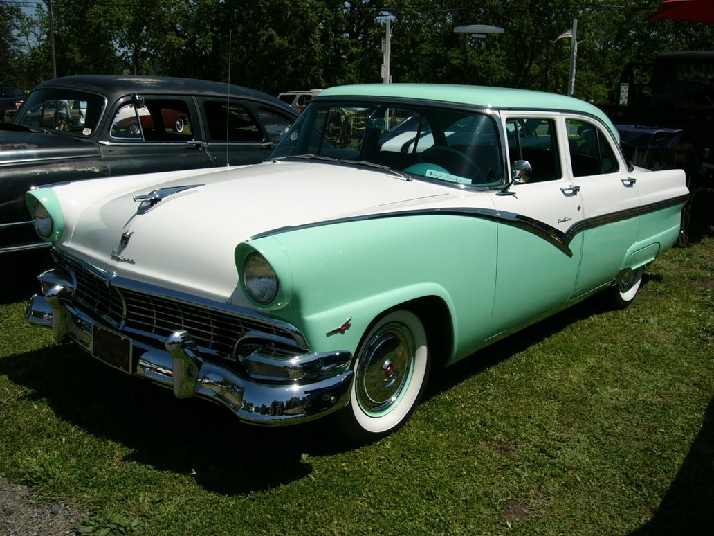 Ford Fairlane 4-dr Sedan