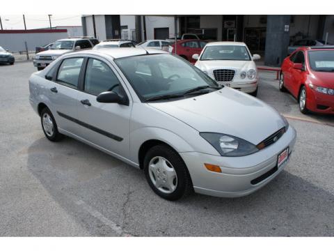 Ford Focus LX 16 Sedan