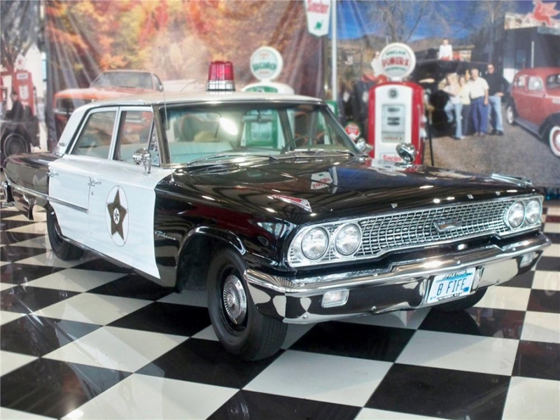 Ford Galaxie 4-dr Sedan