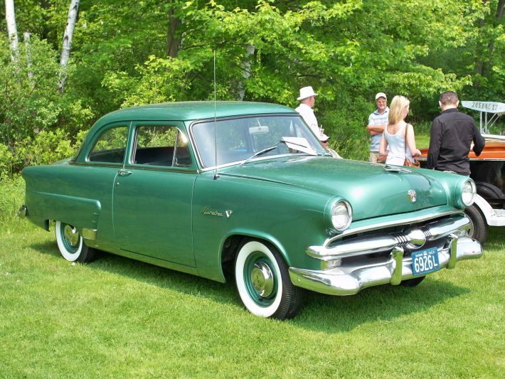 Ford Mainline 2-door sedan