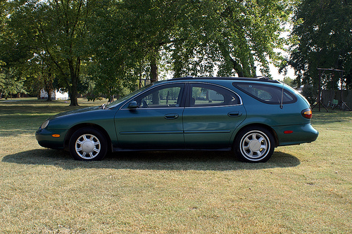 Ford Taurus GL Wagon