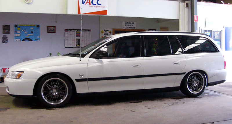 Holden Commodore V6 VZ Wagon