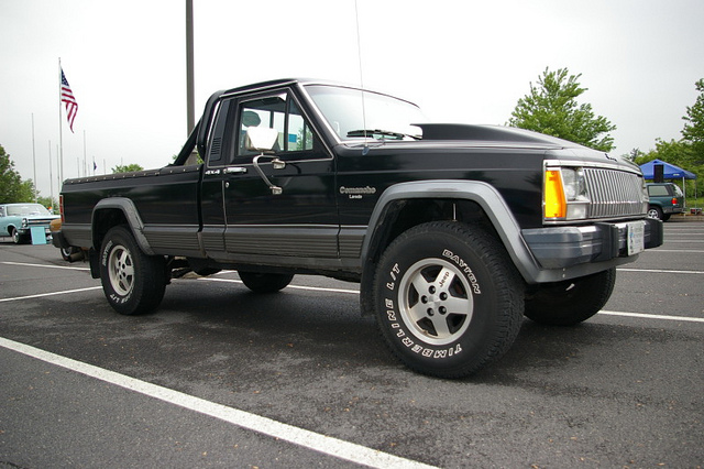 Jeep Comanche Laredo pickup