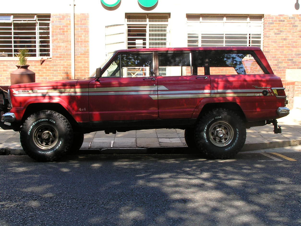 Jeep Wagoneer 327 V8