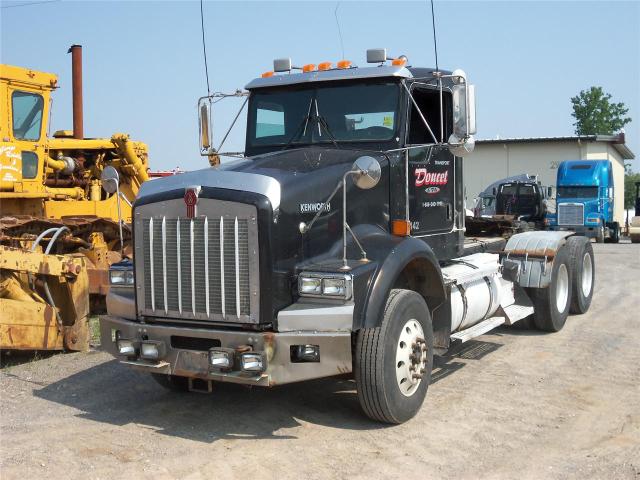 Kenworth T800B Daycab