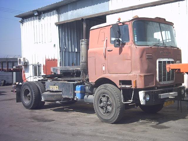 Mack F700