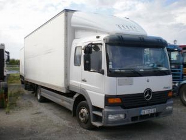 Mercedes-Benz Atego 823