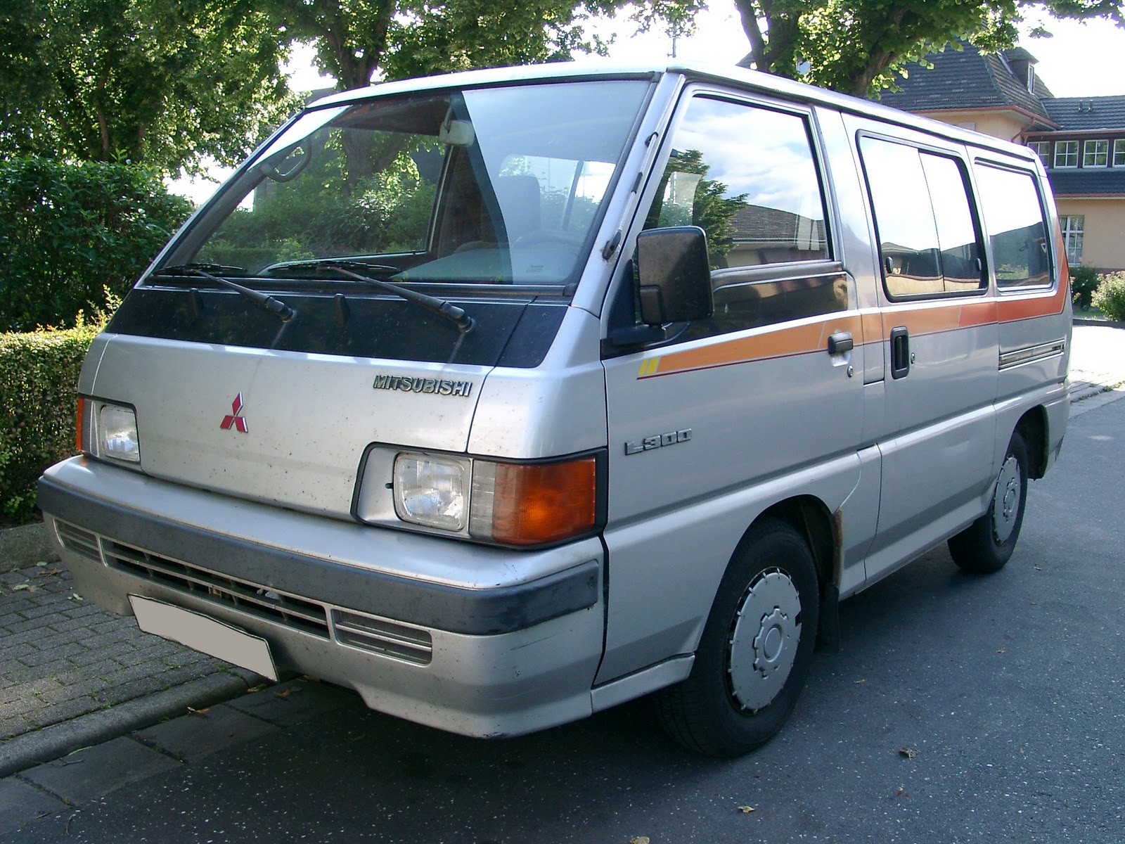 Mitsubishi L 300