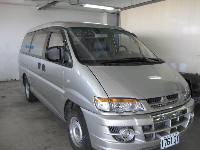 Mitsubishi Space Gear 2400