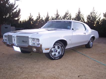 Oldsmobile Cutlass coupe