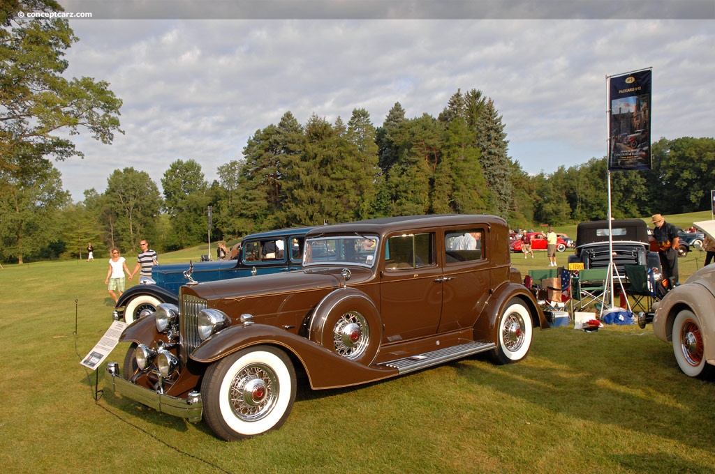 Packard 1002 Club Sedan