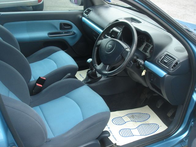 Renault Clio 12 16V